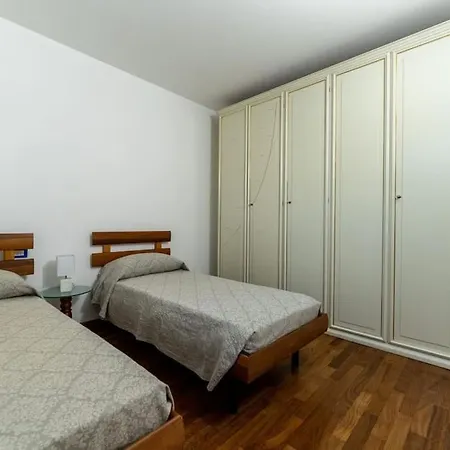 Da Erik E Nichi アパート ネグラール